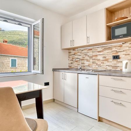 Symphony Apartments Street View Petrovac Exterior photo